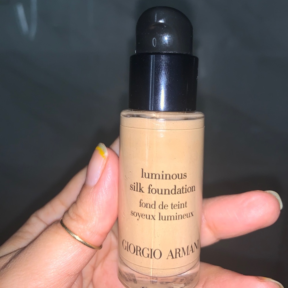 Giorgio Armani Luminous silk foundation color 6